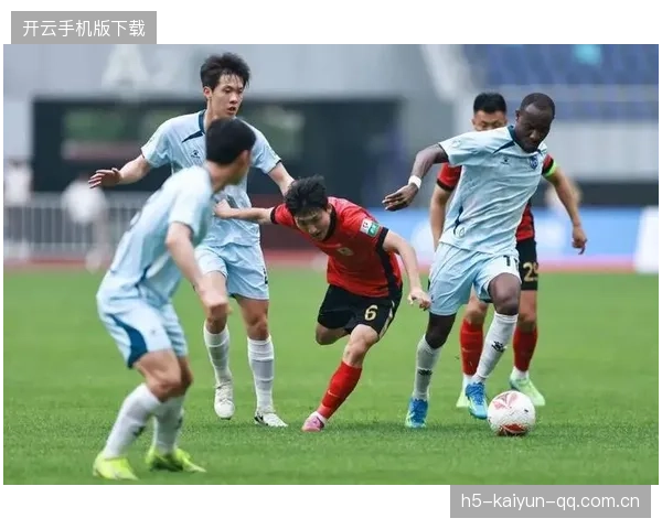 长春亚泰中场的传球找准时机造成巨大威胁